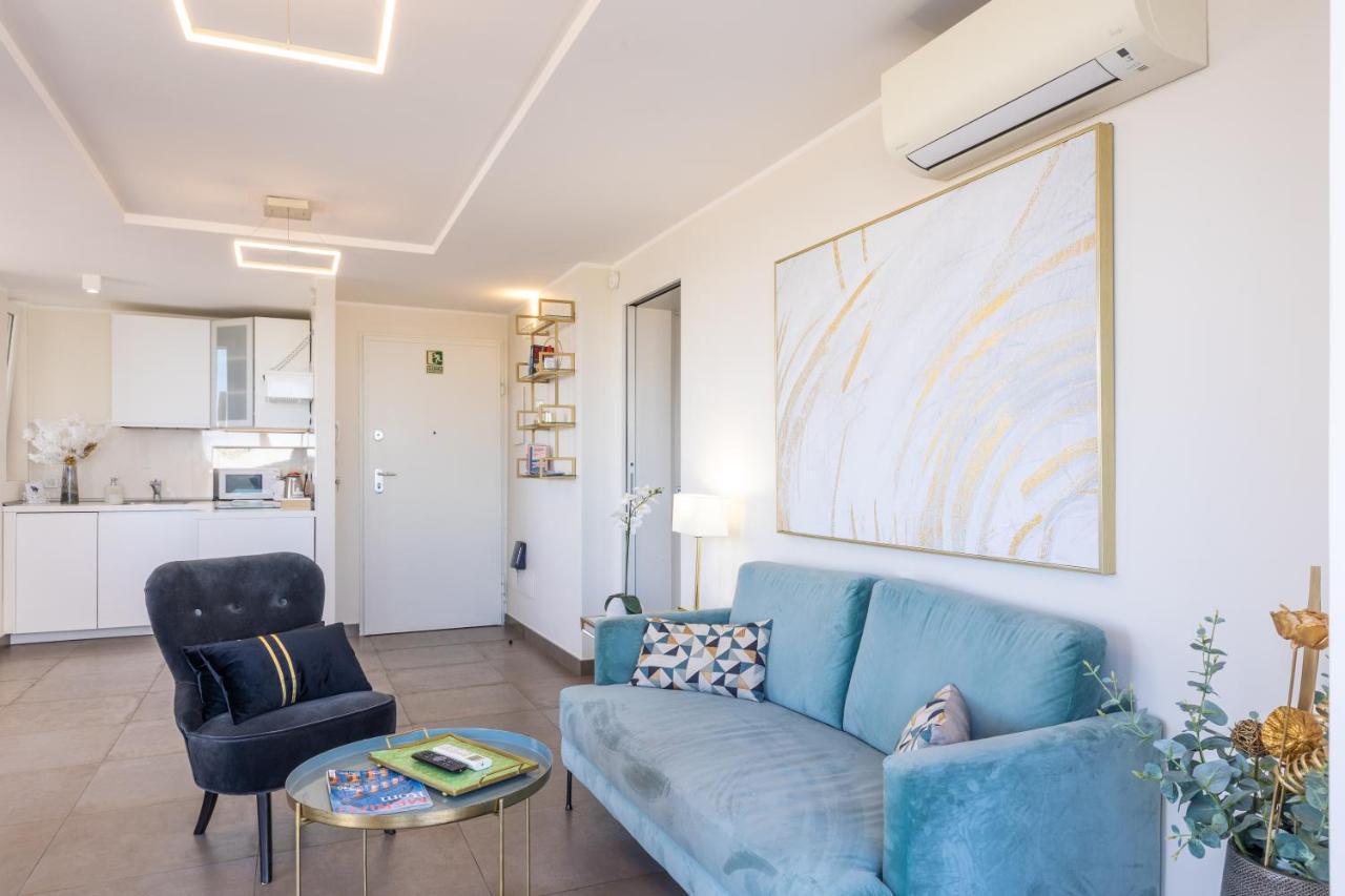 Penthouse With A Panoramic Rooftop In Trastevere With Seasonally Jacuzzi Roma