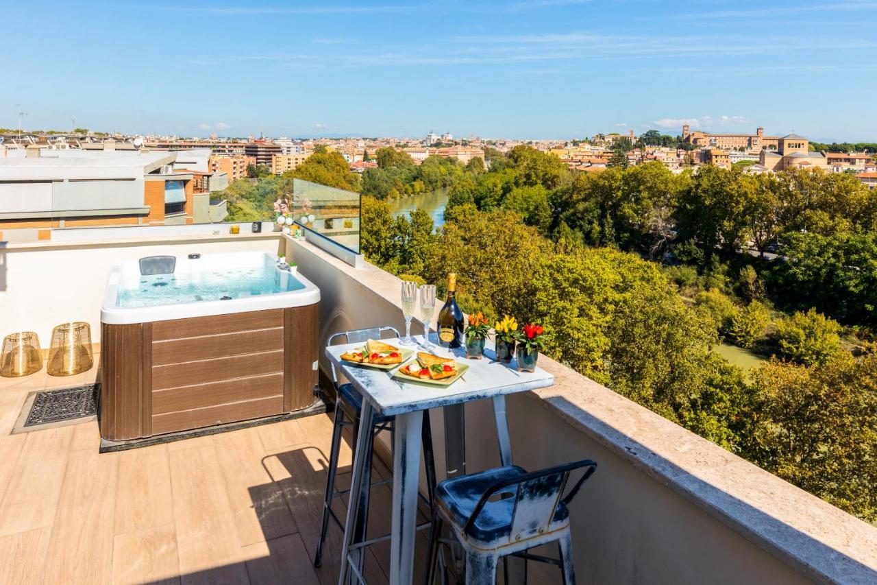 Appartamento Penthouse With A Panoramic Rooftop In Trastevere With Seasonally Jacuzzi Roma