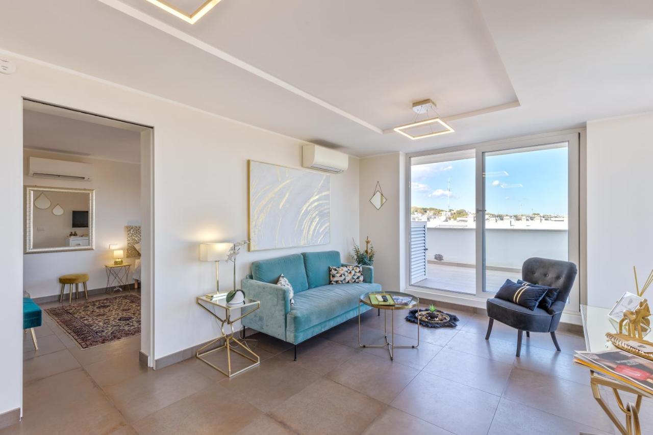 Penthouse With A Panoramic Rooftop In Trastevere With Seasonally Jacuzzi Appartamento *
