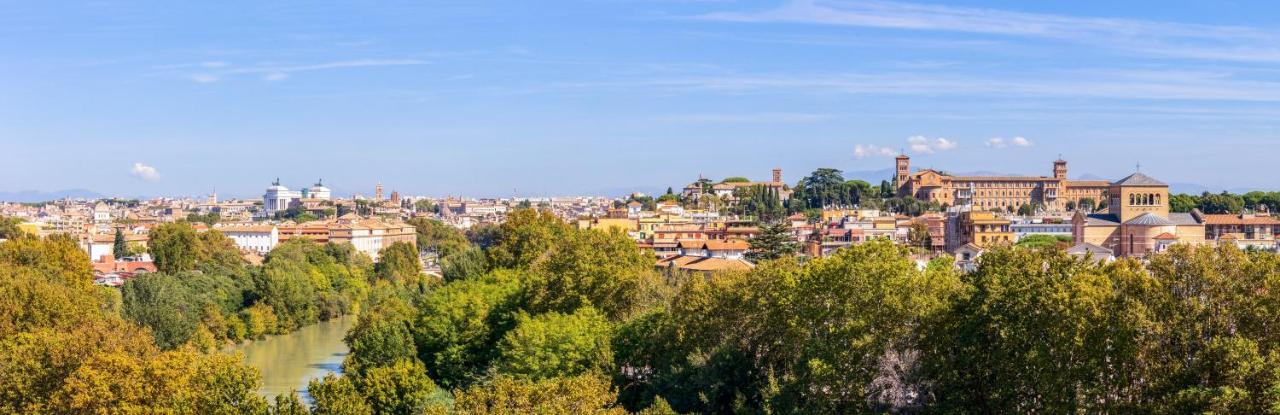 Penthouse With A Panoramic Rooftop In Trastevere With Seasonally Jacuzzi Appartamento