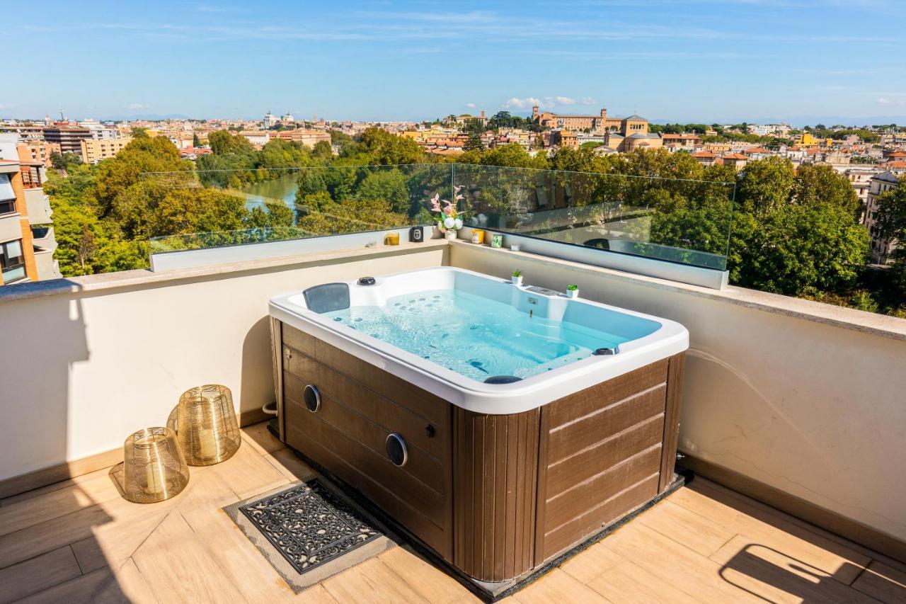 Appartamento Penthouse With A Panoramic Rooftop In Trastevere With Seasonally Jacuzzi Roma